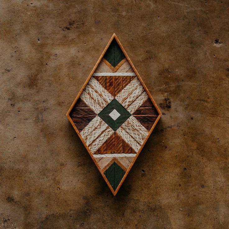 تابلوه هاند ميد خشبي تاريخي لديكور الحائط في غرفة المعيشة او النوم