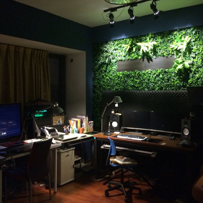 بلاطة عشبية جميلة ومزخرفة مصنوعة من البلاستيك للاستلقاء أو التعليق علي الحائط