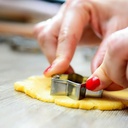 طقم قوالب تقطيع استانليس ستيل 12 قطعة للبسكويت والمعجنات بأشكال وأحجام مختلفة