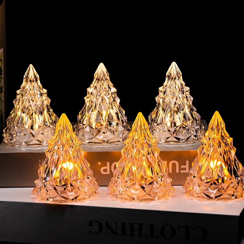 شمعة مضيئة تعمل بالبطارية في قالب اكليريك شفاف ثري دي مثلثات