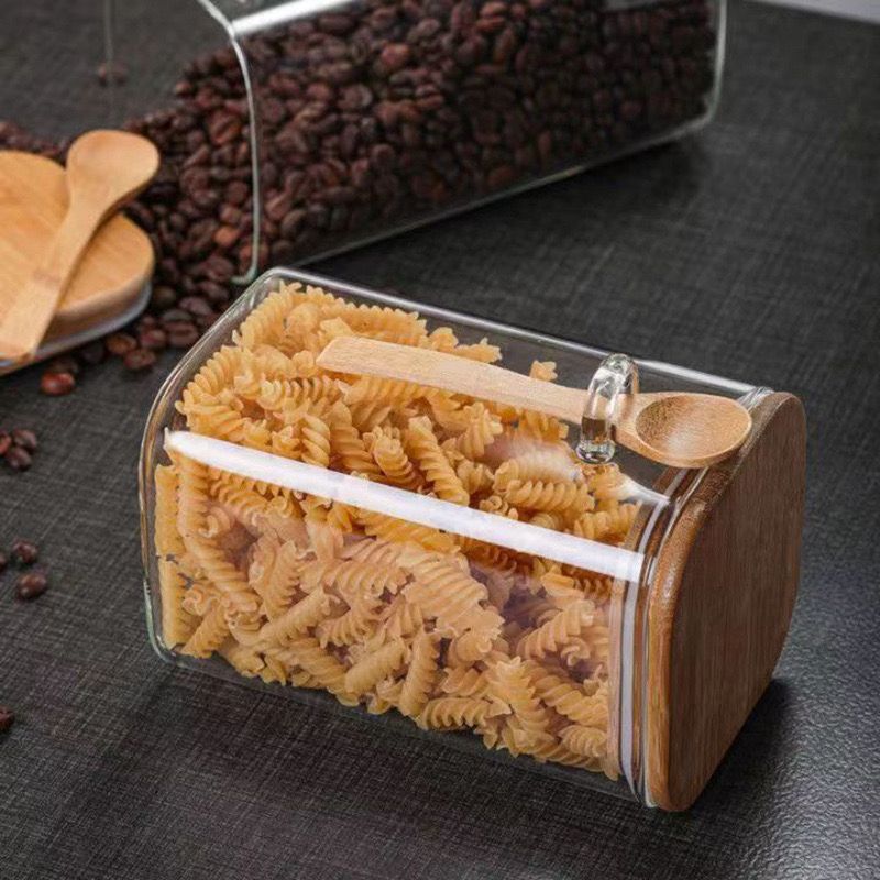 مجموعه برطمانات قطعتين  زجاج  بغطاء ومعلقة خشب لحفظ البقوليات والكورن فليكس والمكسرات 500 ملي