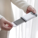 لمامة وبر يدوية ذاتية التنظيف بمقبض لسهوله استخدامها لإزالة الوبر و شعر الحيوانات من الملابس والسجاد والمفروشات