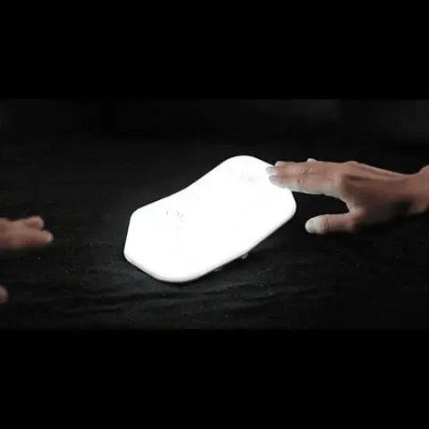 كشاف علي شكل مفتاح مع وضعين للضوء قابل للمس للفتح والغلق يعمل بالشحن باستخدام يو اس بي للسرير والمكتب