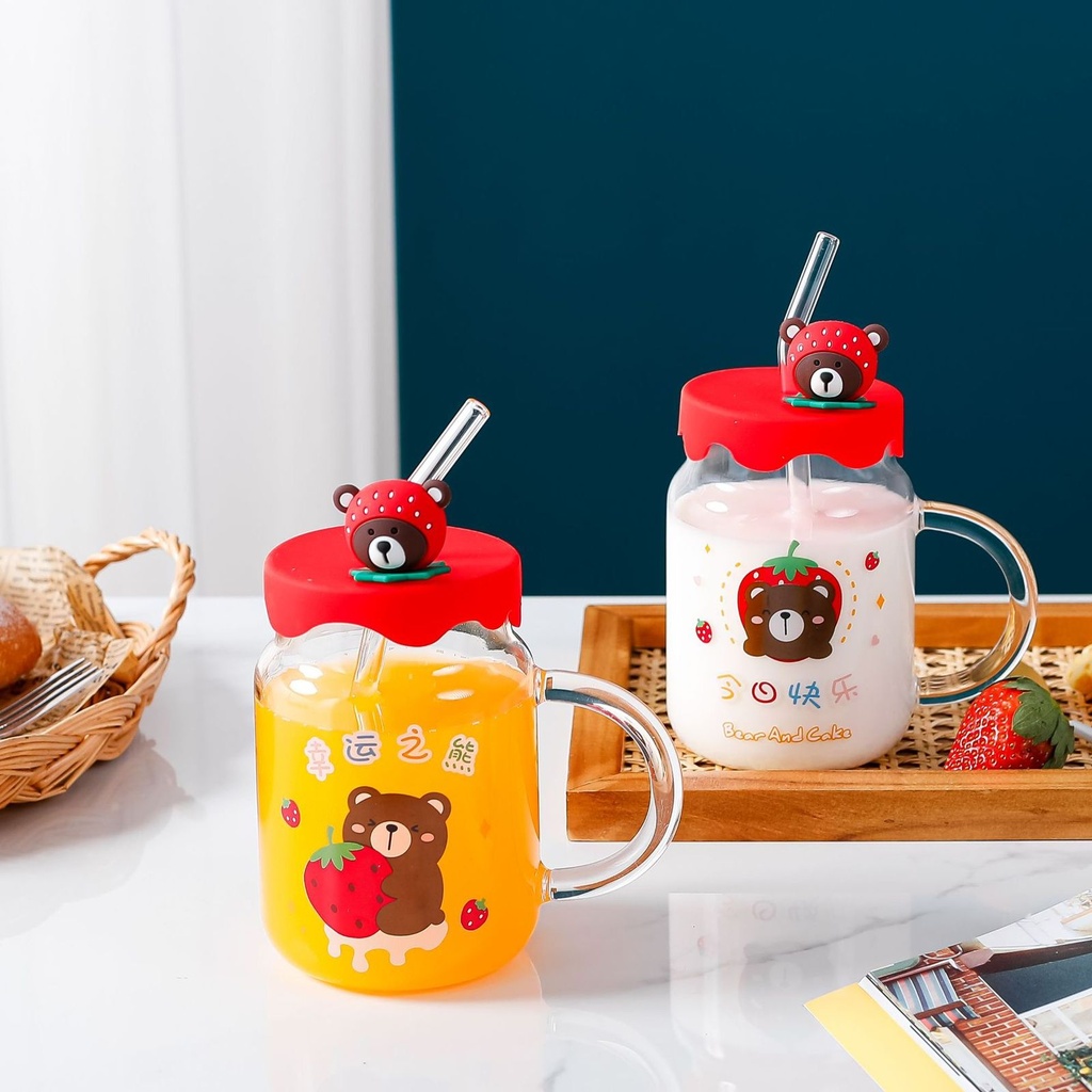 مج زجاج600 ملي بغطاء سيليكون بلعبة دبدوب وشاليموه لسهولة الشرب للمشروبات الساخنة والباردة بيد