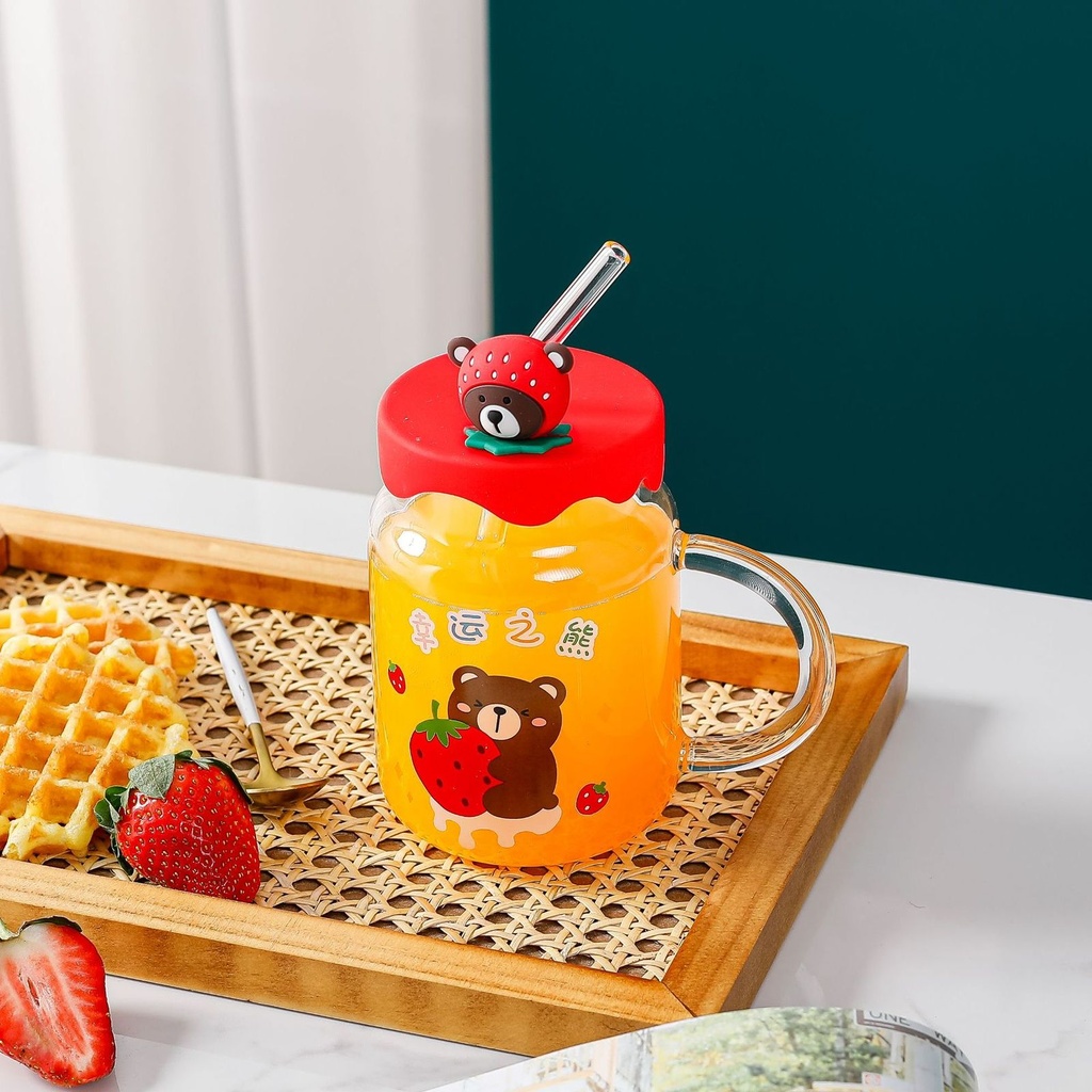 مج زجاج600 ملي بغطاء سيليكون بلعبة دبدوب وشاليموه لسهولة الشرب للمشروبات الساخنة والباردة بيد