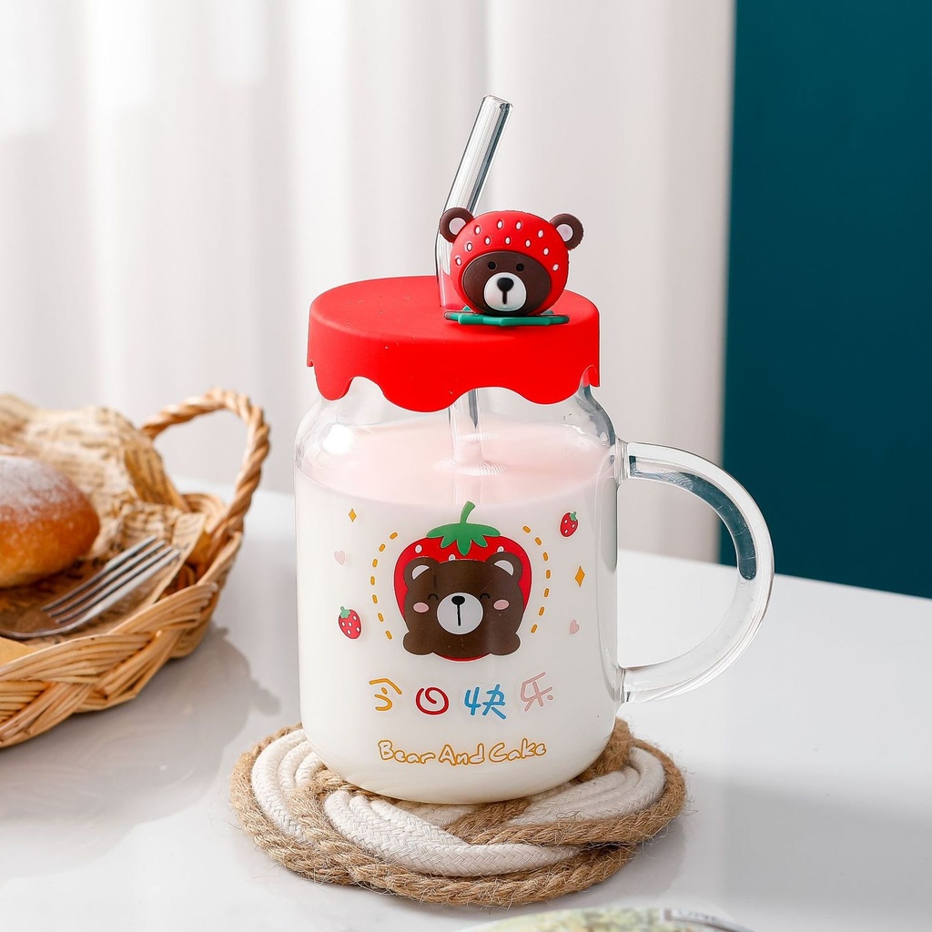 مج زجاج600 ملي بغطاء سيليكون بلعبة دبدوب وشاليموه لسهولة الشرب للمشروبات الساخنة والباردة بيد