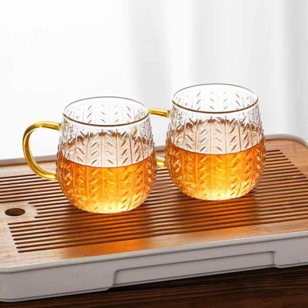 مج زجاج بايركس حرارى منقوش علي  شكل أوراق شجر بيد جولد لتقديم العصائر و المشروبات 