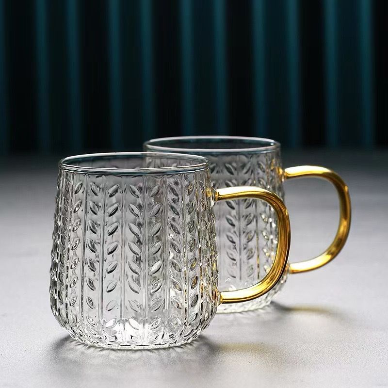 مج زجاج بايركس حرارى منقوش علي  شكل أوراق شجر بيد جولد لتقديم العصائر و المشروبات 