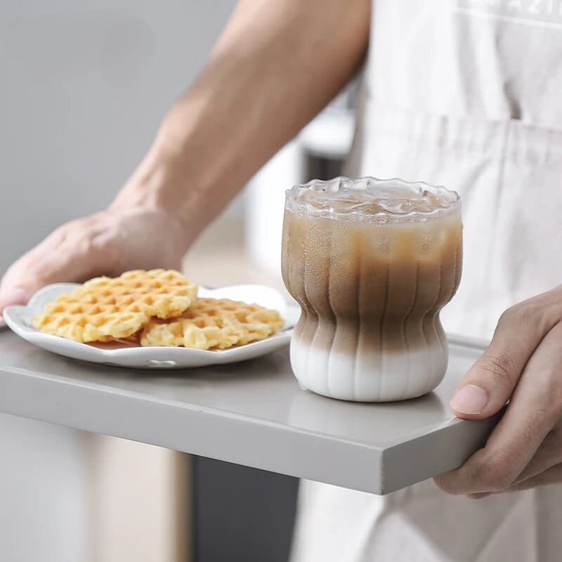 كوباية دورين زجاج شفاف مضلع لشرب وتقديم الشاي والنسكافيه والعصائر للضيوف بشكل شيك