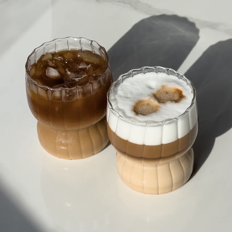 كوباية دورين زجاج شفاف مضلع لشرب وتقديم الشاي والنسكافيه والعصائر للضيوف بشكل شيك