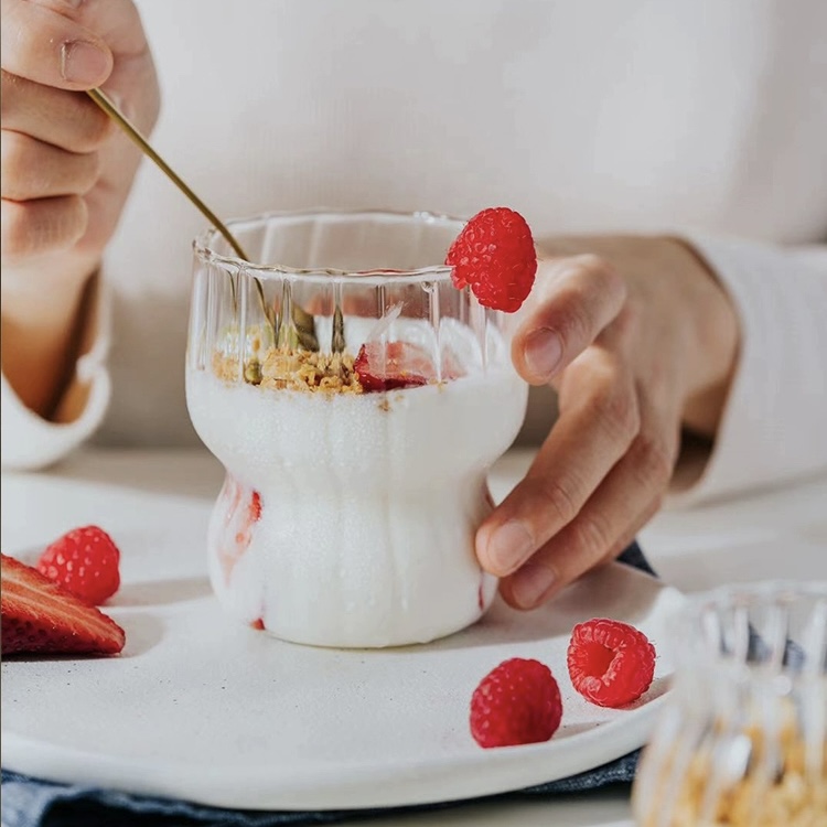 كوباية دورين زجاج شفاف مضلع لشرب وتقديم الشاي والنسكافيه والعصائر للضيوف بشكل شيك