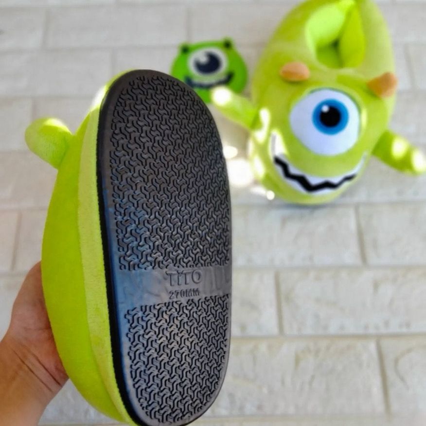 لكلوك كورتي البعبع للأطفال فرو مبطن لتدفئة الرجل والتغلب علي برد الشتاء بنعل كوتشي مريح