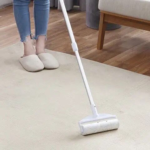 لمامة لإزالة الوبر والشعر من المفروشات والستائر والارضيات بيد معدن ومقبض مريح