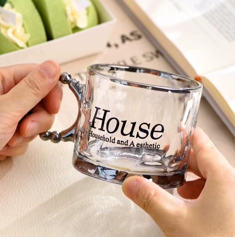 House مج زجاجي بايركس شفاف عالي الجودة بيد بابلز للعصائر والشاي والنسكافيه مطبوع بكلمة