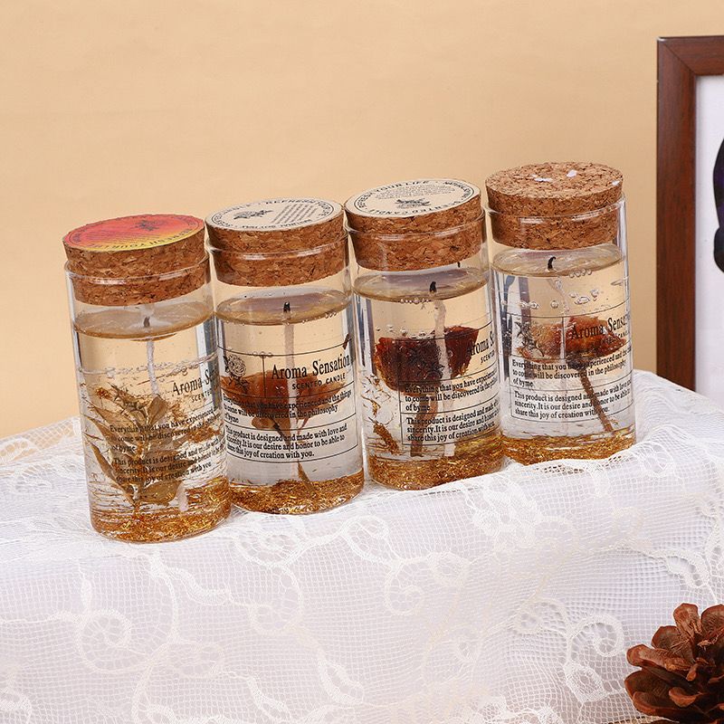 شمعة معطرة برائحة الورد في قالب زجاجي وغطاء خشبي