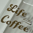 كوباية 350 ملي مربعة الشكل بكلمة لايف كوفي باللون الجولد لشرب وتقديم المشروبات من الزجاج الشفاف