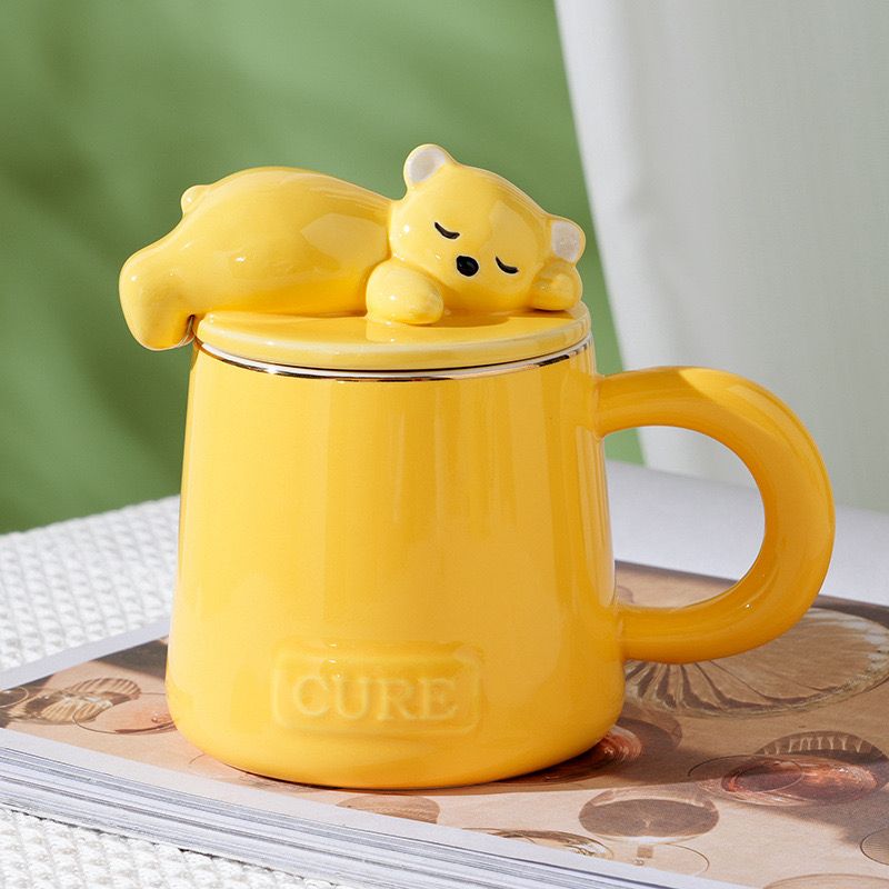 مج بورسلين 400 ملي بغطاء علي شكل دبدوب و بيد و معلقه  ستانليس ستيل للتقليب لشرب المشروبات و الهوت شوكليت