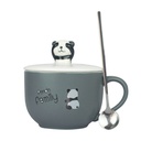 مج  بورسلين مطبوع بغطاء باندا مجسم 500 ملي بيد و معلقة استانليس ستيل سيلفر