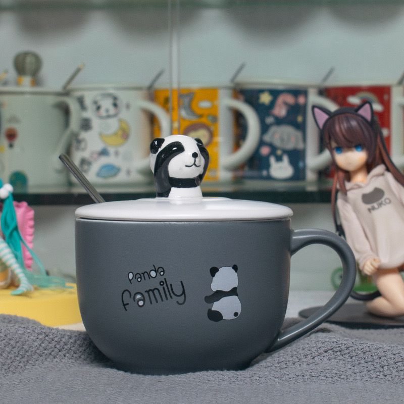 مج  بورسلين مطبوع بغطاء باندا مجسم 500 ملي بيد و معلقة استانليس ستيل سيلفر