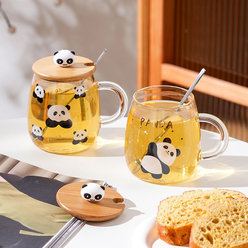 مج الباندا زجاج شفاف 450 مللي مع غطاء خشبي بدب و معلقة ستانليس ستيل للمشروبات الباردة  والساخنة