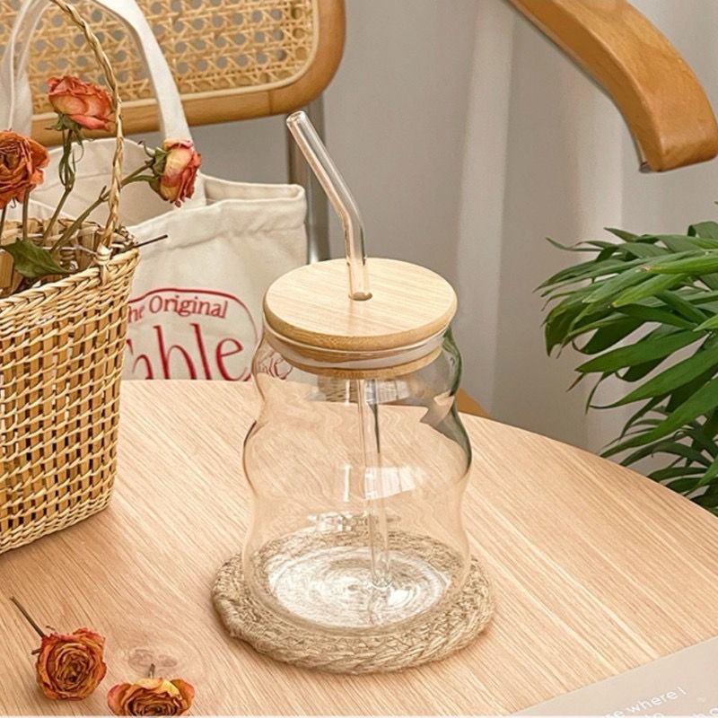 مج زجاج 550 ملي متدرج بشاليموه وغطاء خشبي محكم الغلق لشرب وتقديم المشروبات الباردة والساخنة للضيوف شكل شيك