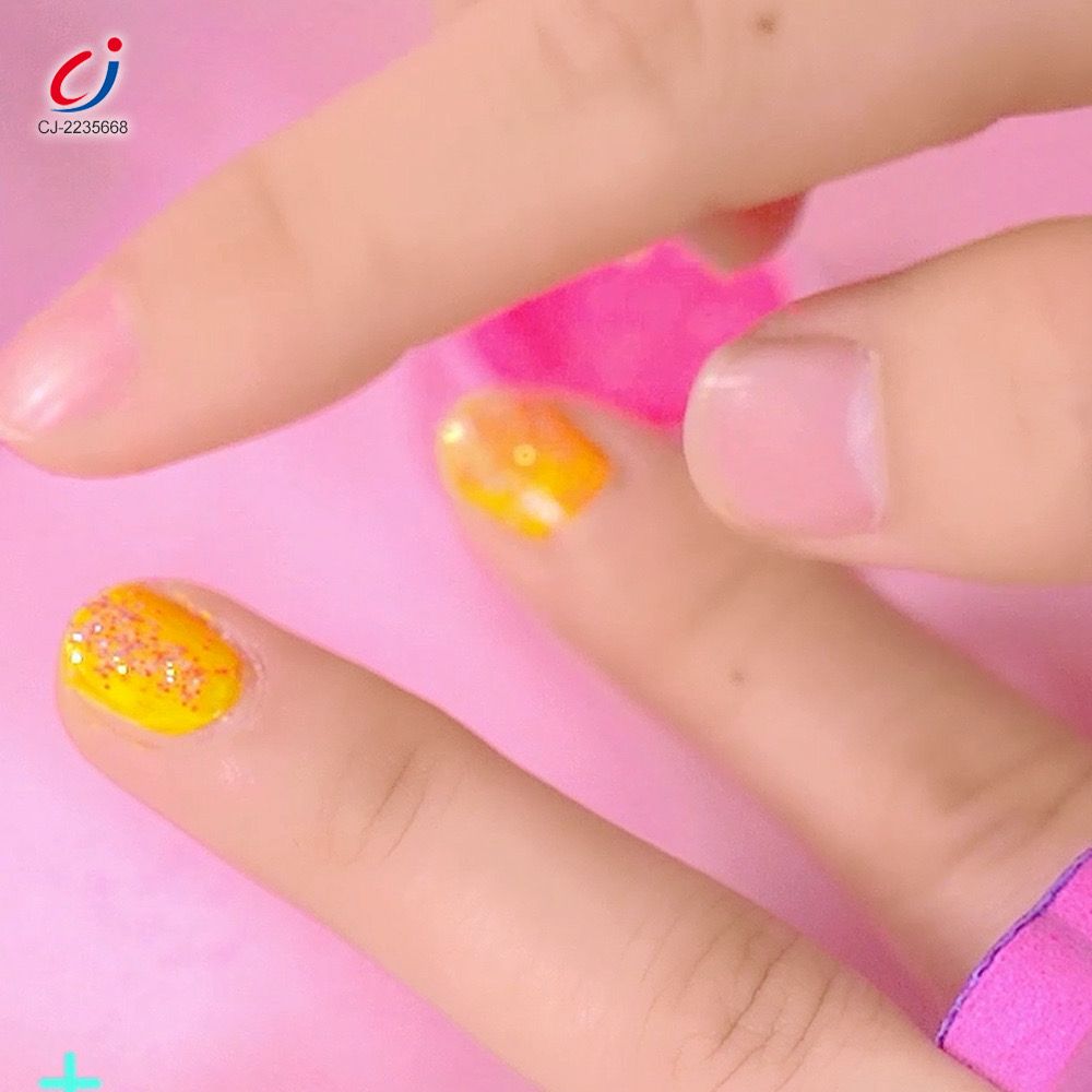 لعبة شنطه طلاء الاظافر  14 قطعه مناسبة كهدية لبنوتك