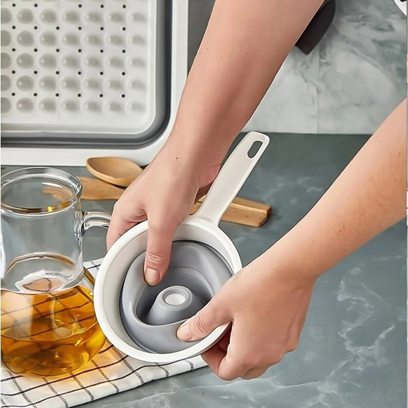 قمع بيد للزيوت والسوائل من السيليكون قابل للطي