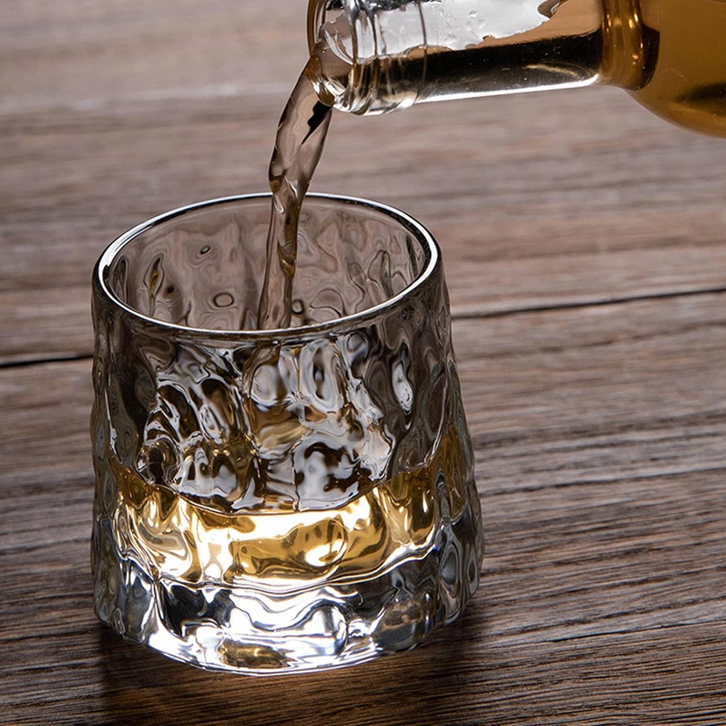 كوب راقص 180 ملي منقرش بقاعدة خشبية  لشرب وتقديم العصائر و المشروبات المثلجة  للضيوف بشكل شيك و مختلف