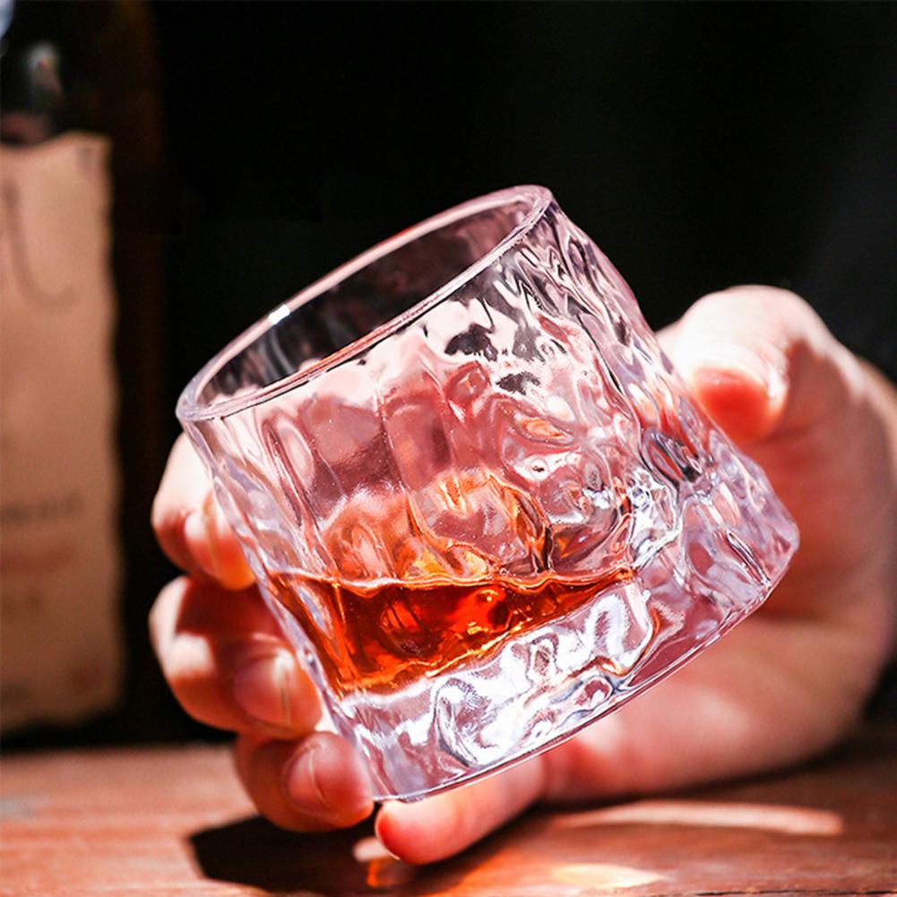 كوب راقص 180 ملي منقرش بقاعدة خشبية  لشرب وتقديم العصائر و المشروبات المثلجة  للضيوف بشكل شيك و مختلف