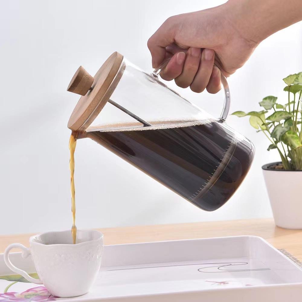 ماكينة زجاج يدوية 450 مللي لتحضير القهوة وفوم اللبن والكابتشينو تعمل بالضغط  بيد عازلة للحرارة وغطاء خشبي