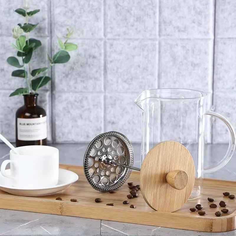 ماكينة زجاج يدوية 450 مللي لتحضير القهوة وفوم اللبن والكابتشينو تعمل بالضغط  بيد عازلة للحرارة وغطاء خشبي