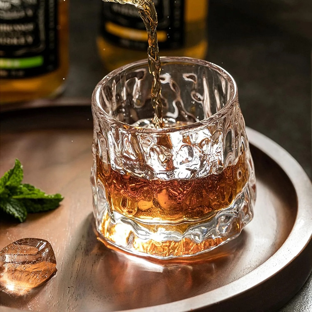 كوب راقص 180 ملي منقرش بقاعدة خشبية  لشرب وتقديم العصائر و المشروبات المثلجة  للضيوف بشكل شيك و مختلف