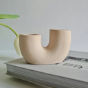 حامل شموع علي شكل حرف يو يمكنها حمل شمعتين لتغير ديكور البيت