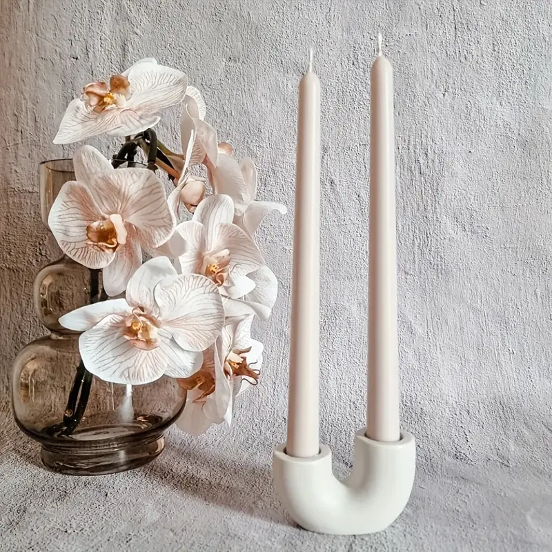 حامل شموع علي شكل حرف يو يمكنها حمل شمعتين لتغير ديكور البيت