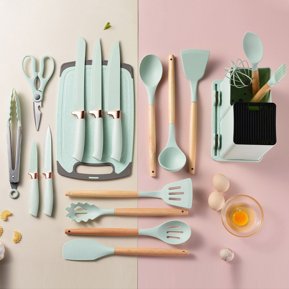 طقم توزيع و سكاكين 2*1  سيليكون بيد خشب18  قطعة