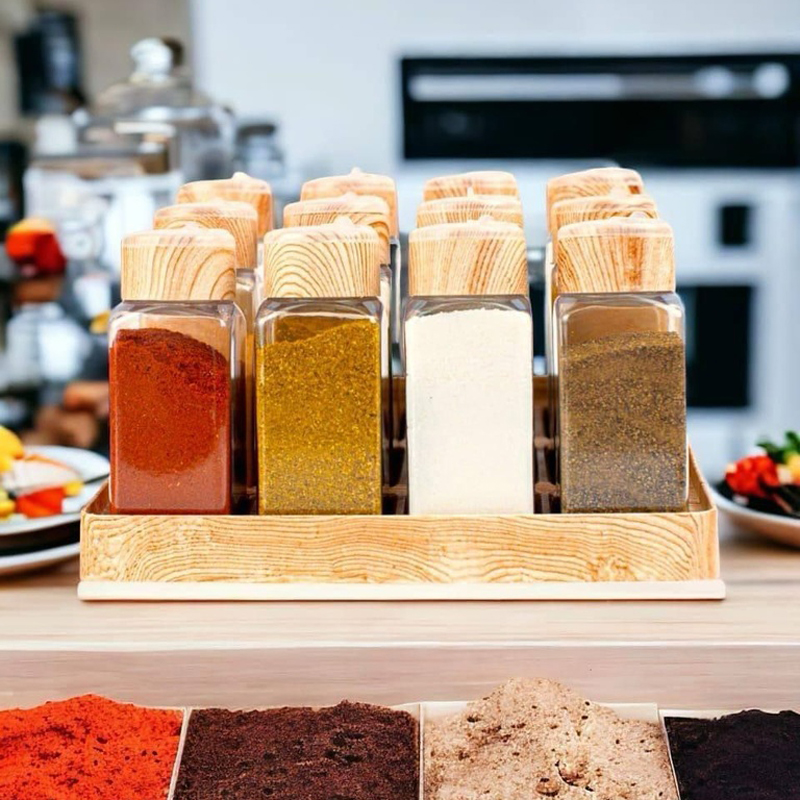 طقم توابل بلاستيك 12 قطعة مع حامل خشبي و استيكر 24 قطعة للتوابل و البهارات