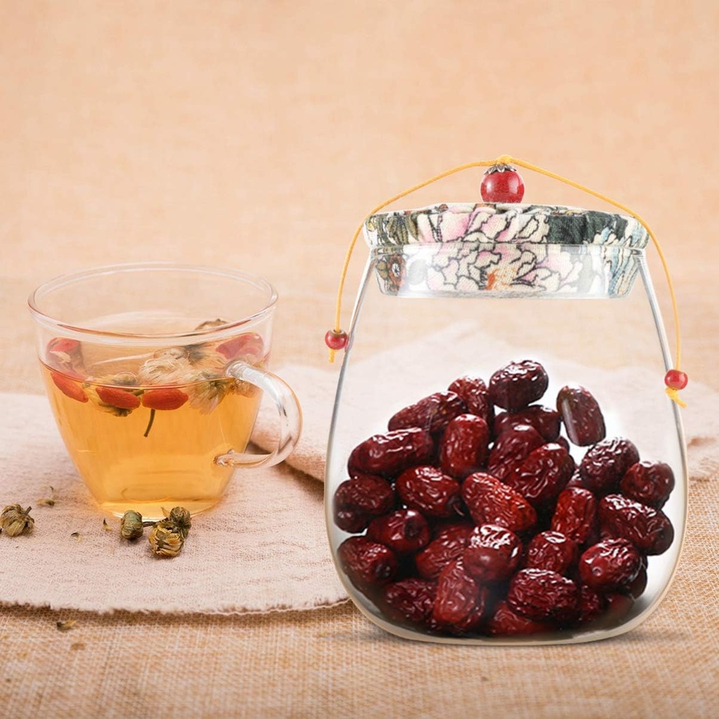 برطمان زجاج شفاف 700 ملي لحفظ البقوليات والمكسرات والكاندي بغطاء محكم الغلق مزين بقماش بورد