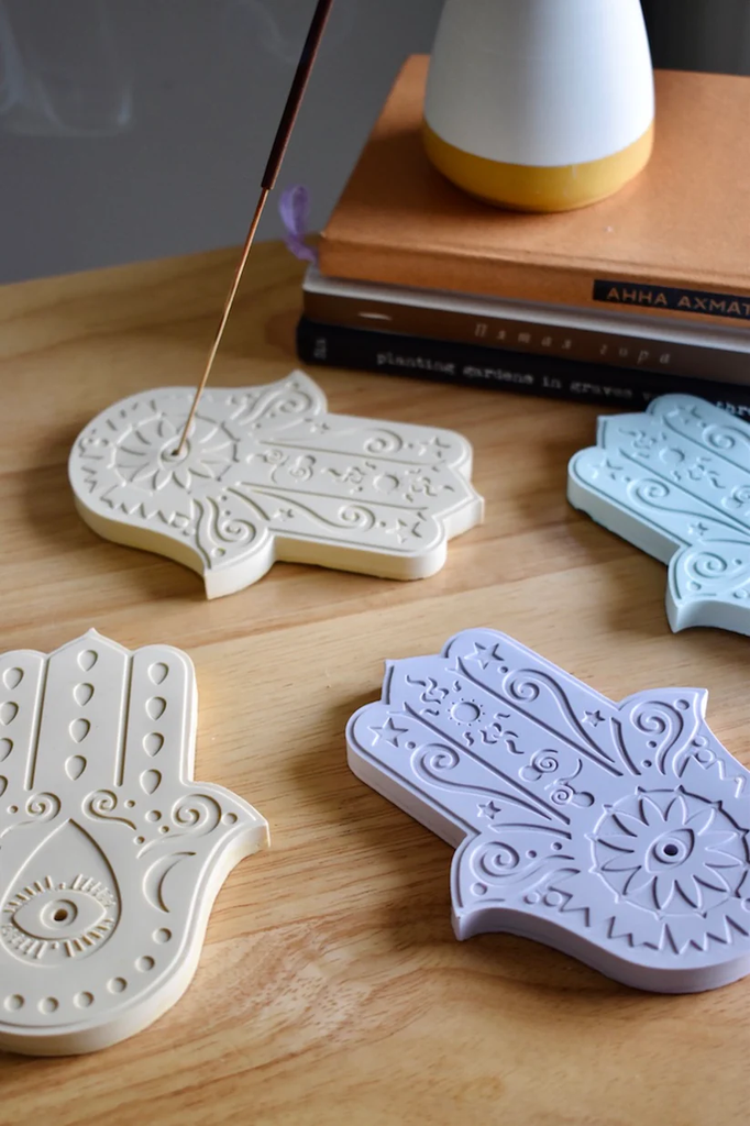 حامل بخور علي شكل كف من الجبس لتغير ديكور منزلك