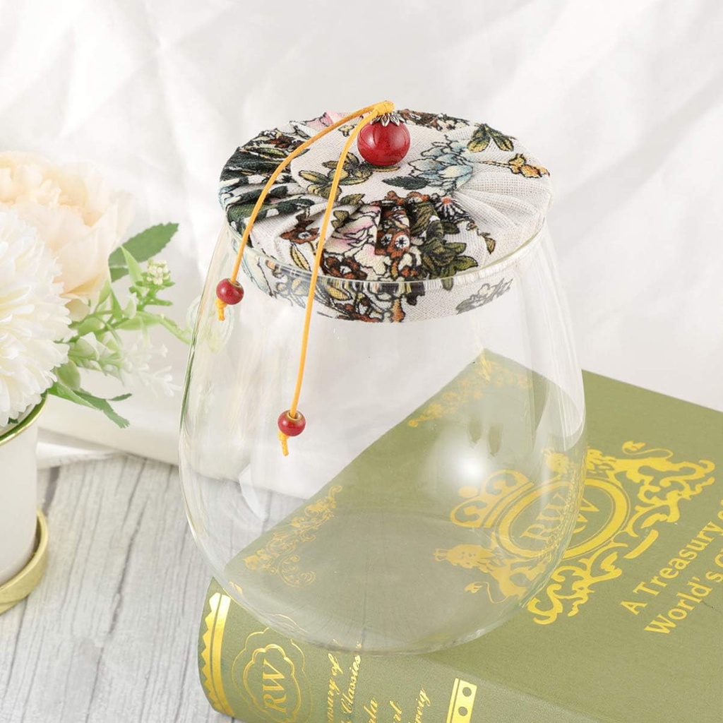 برطمان زجاج شفاف 700 ملي لحفظ البقوليات والمكسرات والكاندي بغطاء محكم الغلق مزين بقماش بورد