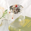 برطمان زجاج شفاف 700 ملي لحفظ البقوليات والمكسرات والكاندي بغطاء محكم الغلق مزين بقماش بورد