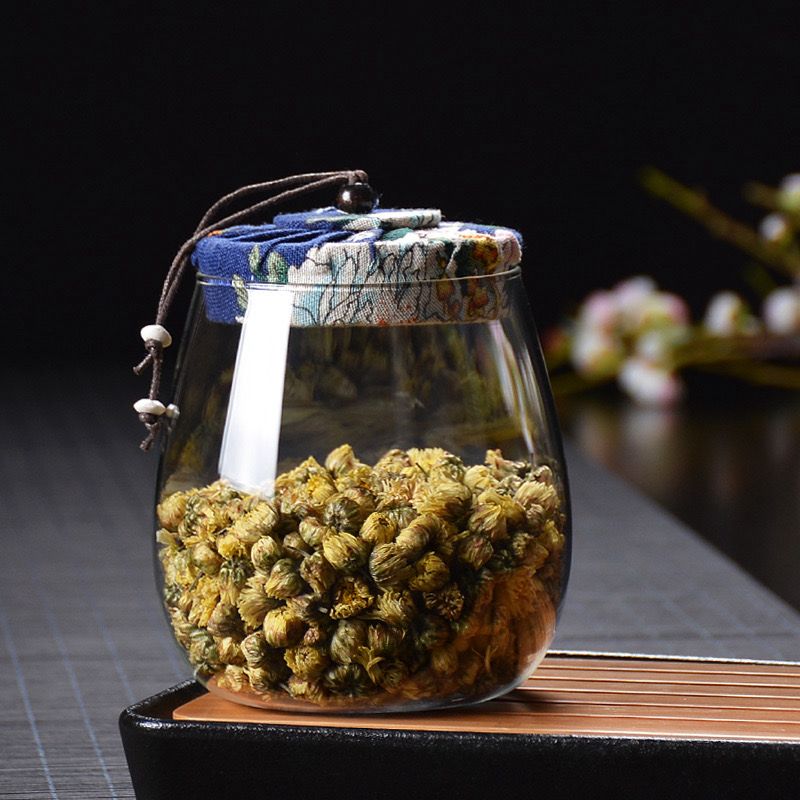 برطمان زجاج شفاف 700 ملي لحفظ البقوليات والمكسرات والكاندي بغطاء محكم الغلق مزين بقماش بورد