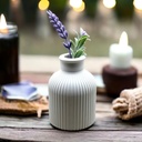 فازة ميني مضلعة لوضع الورود بها لتغير ديكور منزلك