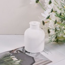 فازة ميني مضلعة لوضع الورود بها لتغير ديكور منزلك