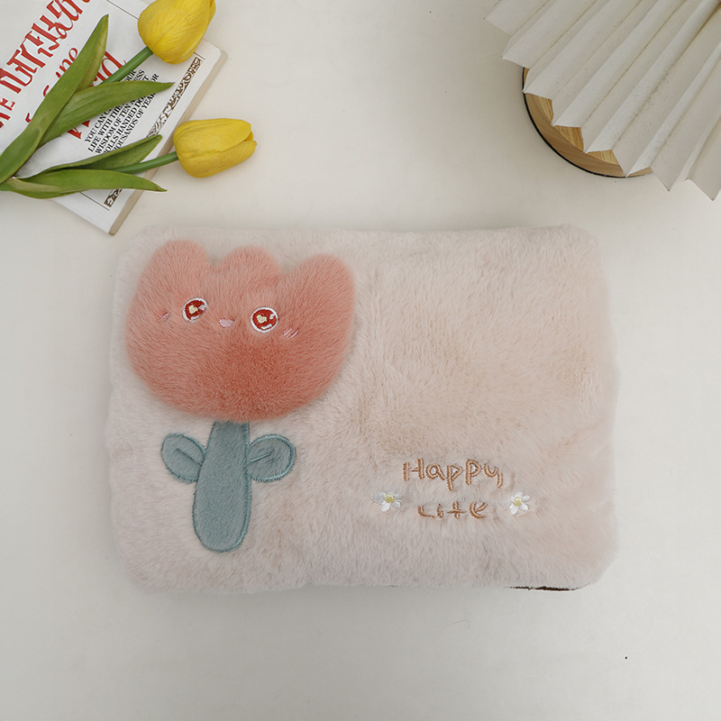 قربة مياة كهربائية محمولة لتدفئة اليدين والقدمين فرو ناعم علي شكل وردة بارزة بفيشة لسهوله استخدامها