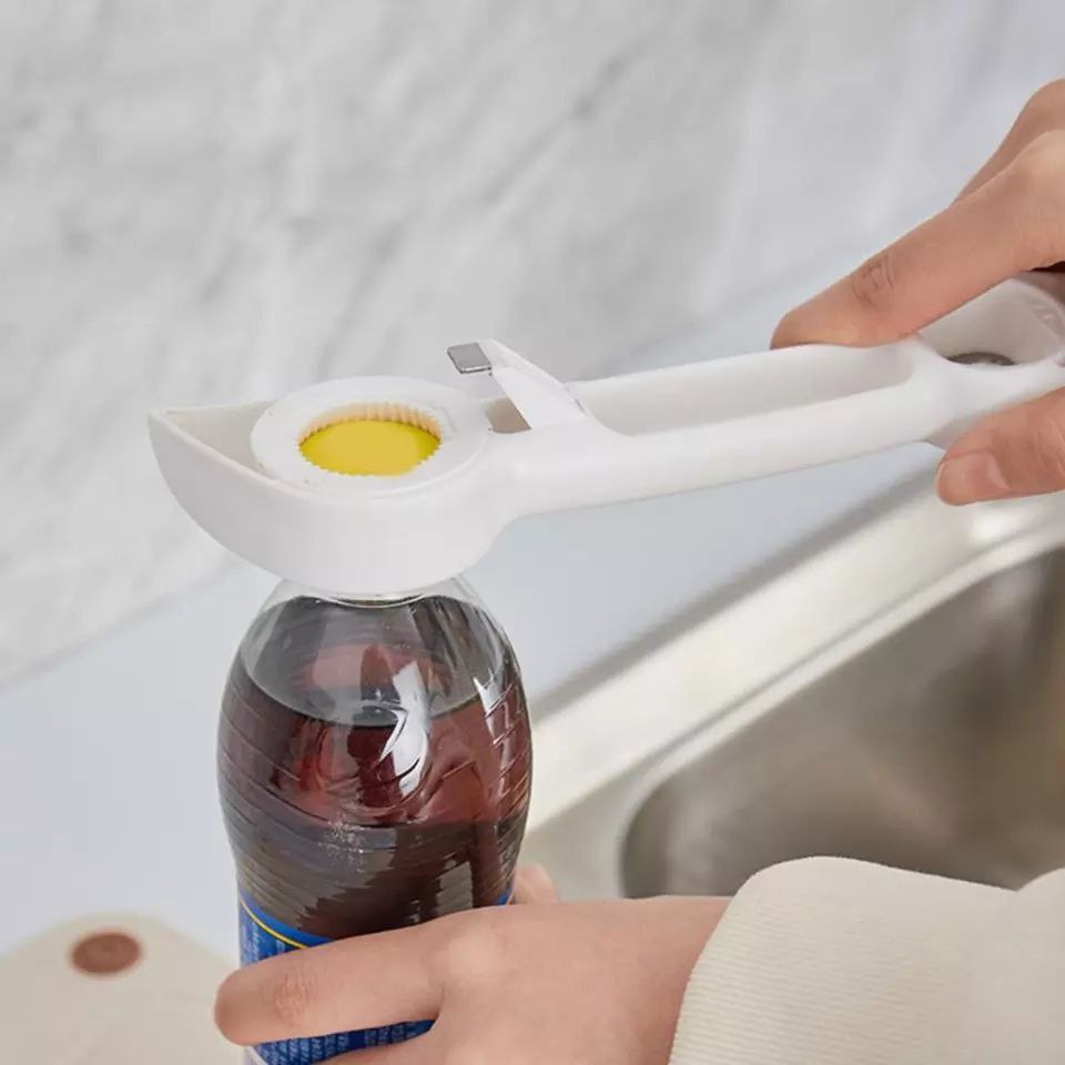 فتاحة 4*1 علي شكل دب لفتح البرطمانات و العلب سهلة الاستخدام و مريحة يمكن حملها باليد بسهولة