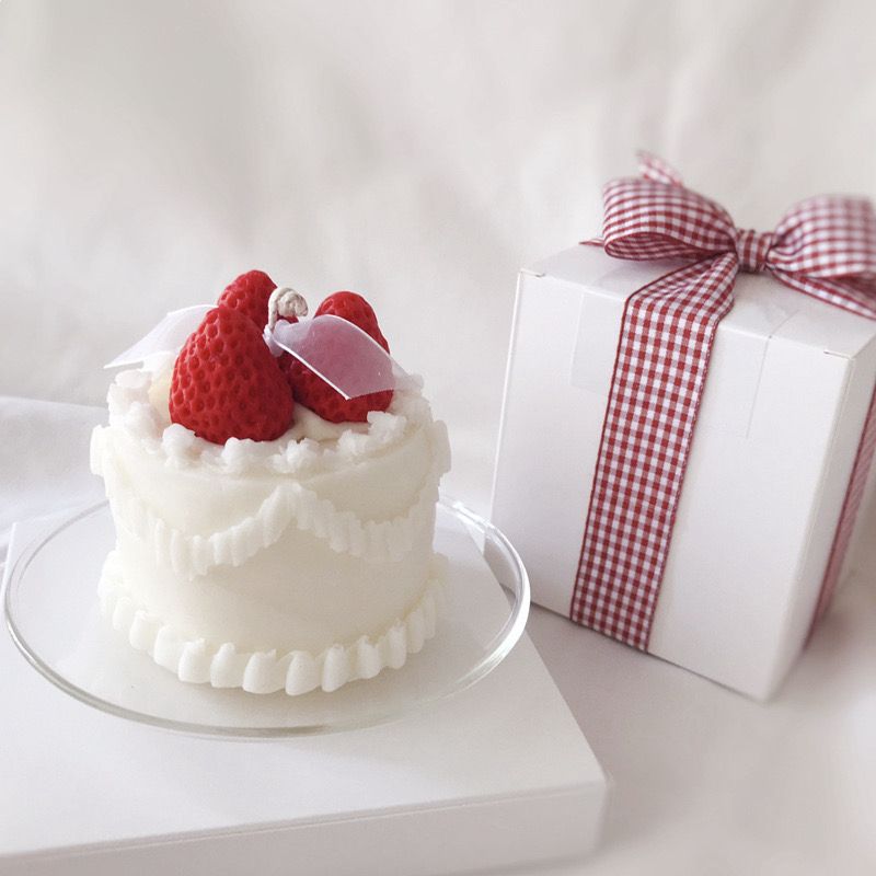 شمعة علي شكل تورتة فواحة لتغير ديكور البيت و المنزل و مناسبة لاعياد الميلاد