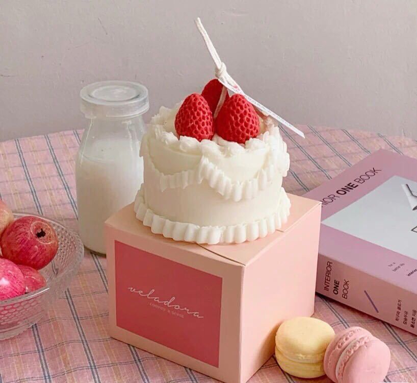 شمعة علي شكل تورتة فواحة لتغير ديكور البيت و المنزل و مناسبة لاعياد الميلاد