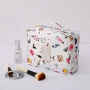 شنطة ومنظم وتربروف للميكب وادوات العناية بالشعر والبشرة مقسمة من الداخل للخروج والسفر