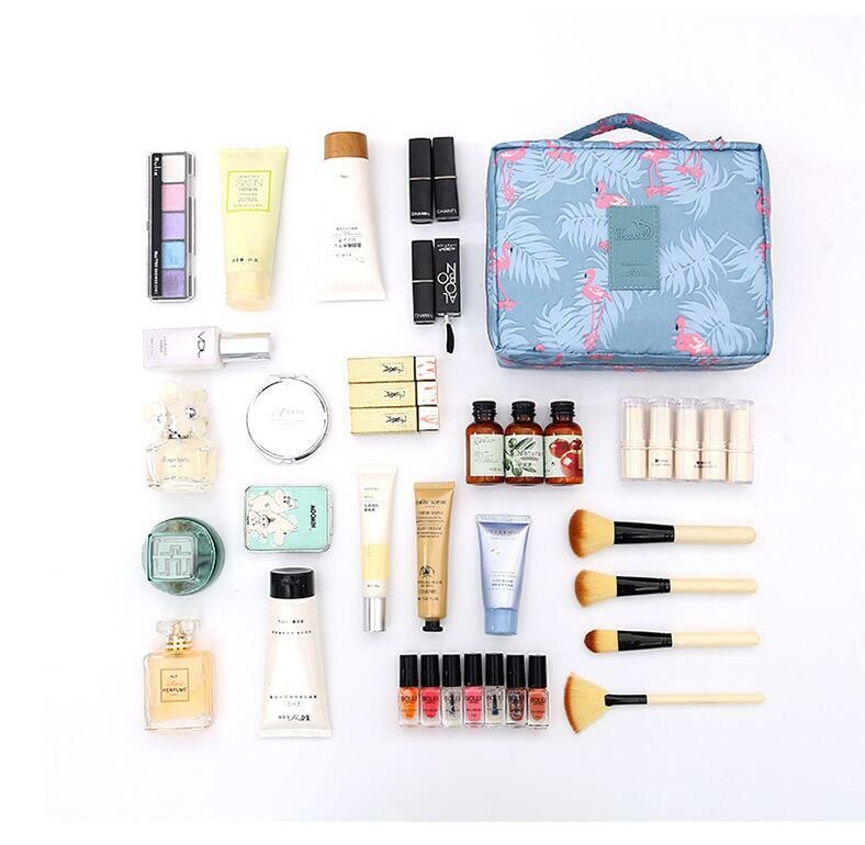 شنطة ومنظم وتربروف للميكب وادوات العناية بالشعر والبشرة مقسمة من الداخل للخروج والسفر