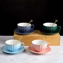 مج بورسلين شيك لشرب وتقديم الشاي والنسكافيه مع طبق ومعلقة استانليس ستيل باللون الابيض الفاتح ويد 